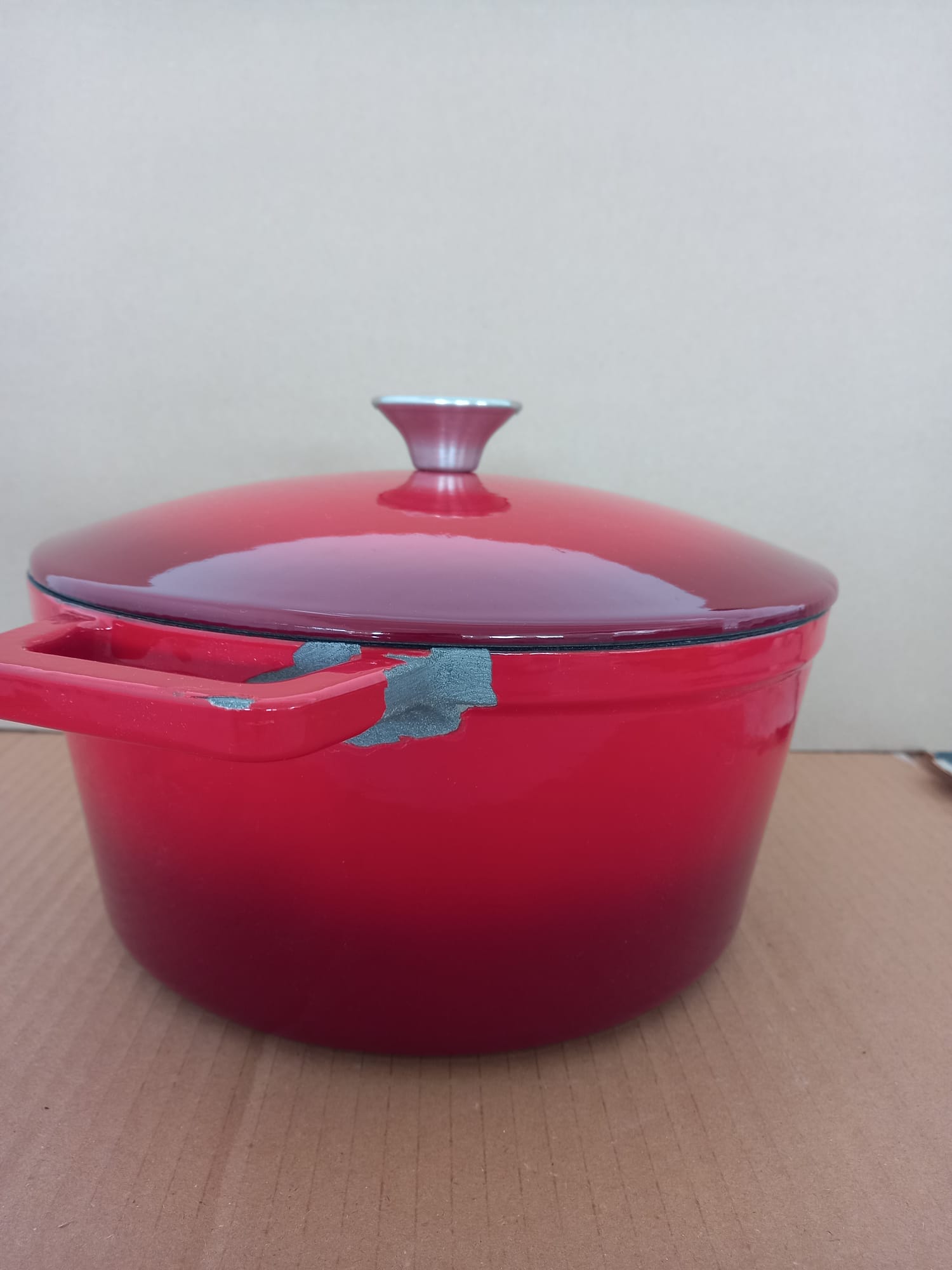 Oală din Fontă Emailată Roșie cu Capac si cum maner metal – 5 L, 26cm Resigilate