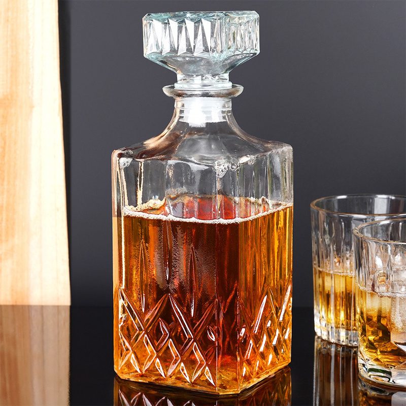 Carafă pentru whisky din sticlă cu dop de plută 900 ml